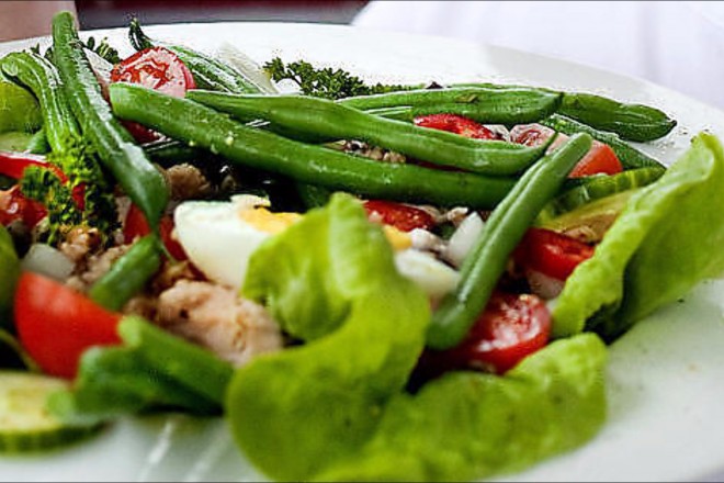 Salat niçoise med ansjos og tunfisk Oppskrift