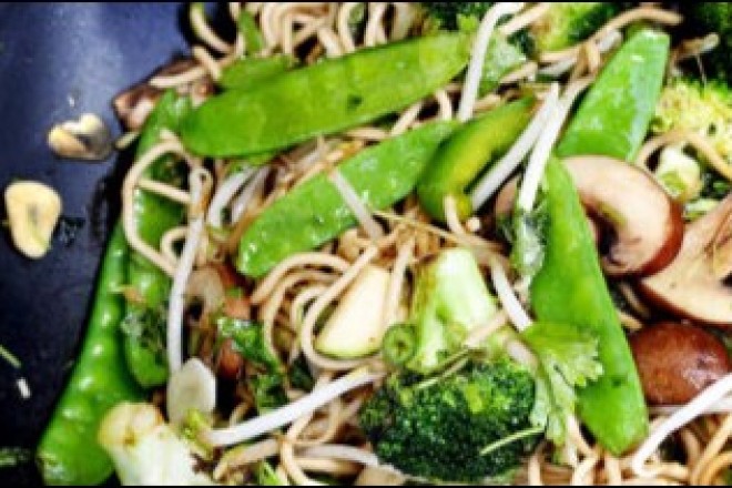 Grønn vegetar wok Oppskrift
