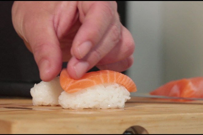 Nigiri sushi med laks Oppskrift