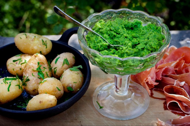 Spekemat med grønn eggerøre og lune poteter Oppskrift
