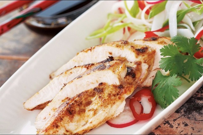 Thaistekt kylling med nudelsalat Oppskrift