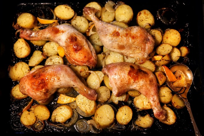 Sprøstekte kyllinglår og ovnsstekte poteter Oppskrift