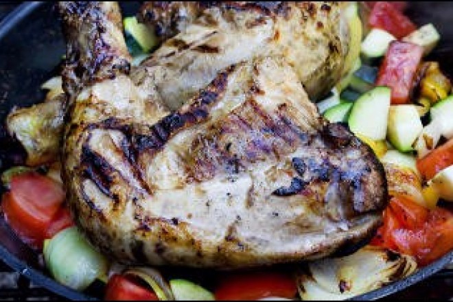 Grillet liveche-kylling med grønnsaker Oppskrift