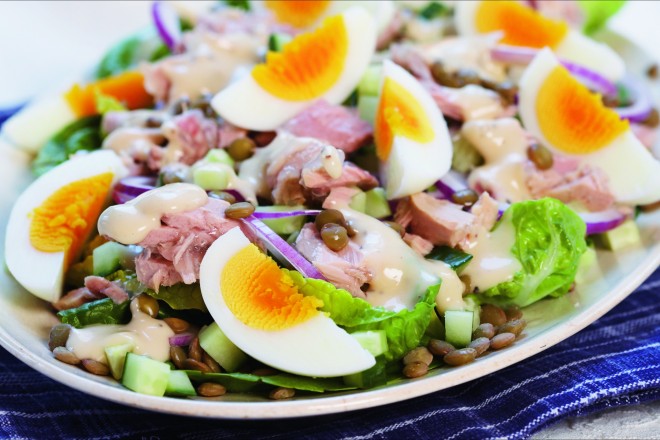 Salat med egg og tunfisk Oppskrift