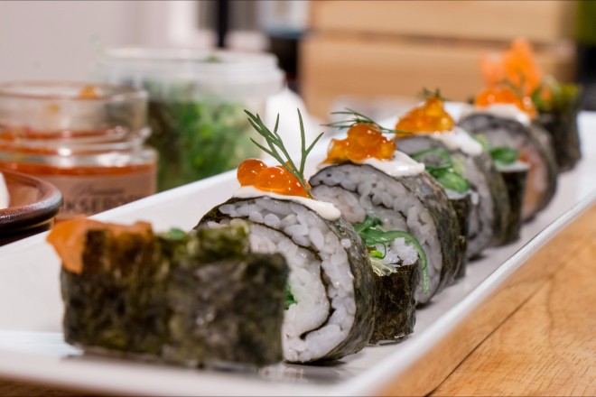 Luksus-sushi med laks og kamskjell Oppskrift