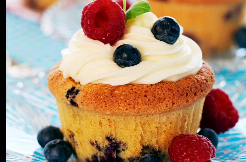 Cupcakes med blåbær og bringebær Oppskrift